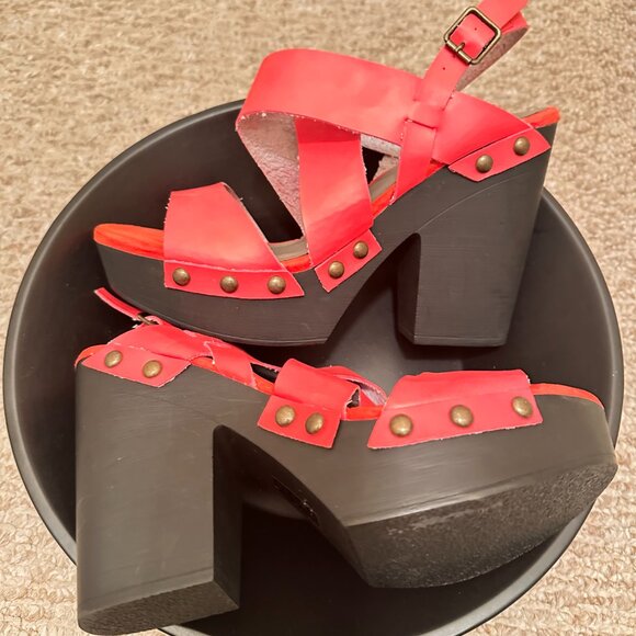 Studded Coral & Black Platform Sandals – Size 8.5 - Picture 4 of 9